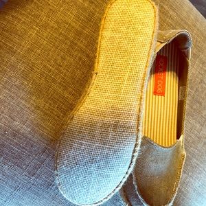 NWOT rocket dog canvas slip ons